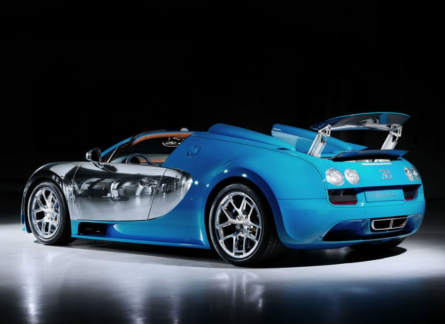 Bugatti Veyron Meo Constantini La mezcla de azul con aluminio pulido hace más espectacular si cabe al Bugatti Veyron.