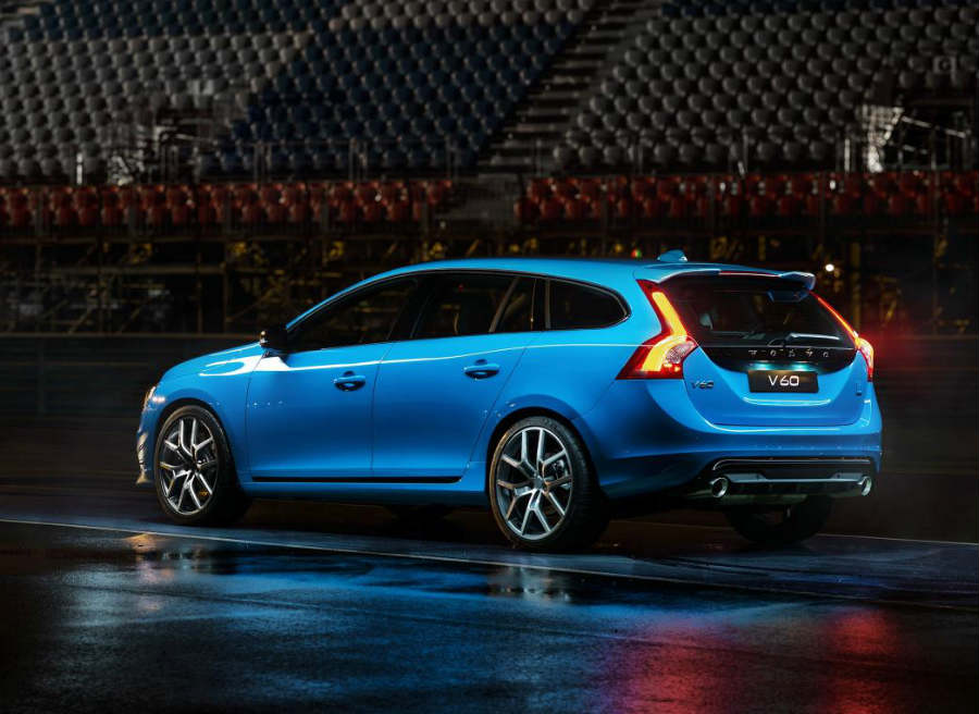 Volvo V60 Polestar El Volvo V60 Polestar cuenta con diversos añadidos aerodinámicos respecto a la versión convecional.