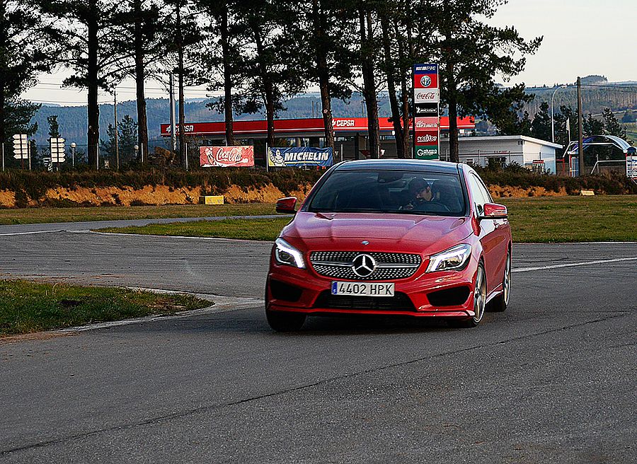 Vídeo prueba del Mercedes CLA 250 AMG Line 211 CV 2013 Vídeo prueba del Mercedes CLA 250 AMG Line 211 CV 2013