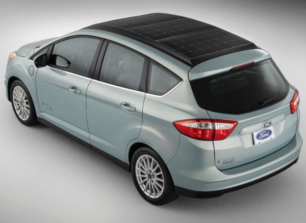 Ford C-Max Solar Energi Concept El Ford C-Max Solar Energi Concept presenta un novedoso sistema de recarga de baterías.