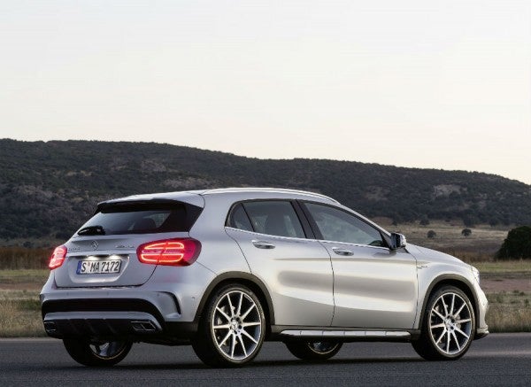 Mercedes GLA 45 AMG Mercedes lanza al mercado la versión más agresiva del GLA.