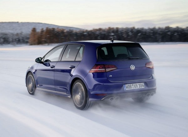 VW Golf R Las cuatro salidas de tubo de escape se ven por primera vez en un Golf.