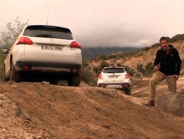 Vídeo prueba: Peugeot 2008 vs. Opel Mokka Vídeo prueba: Peugeot 2008 vs. Opel Mokka