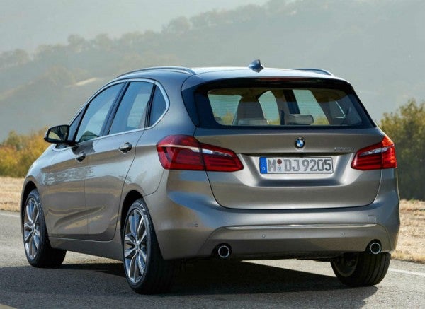 BMW Serie 2 Active Tourer El BMW Serie 2 Active Tourer llega al mercado con dos motores de gasolina y uno diésel.
