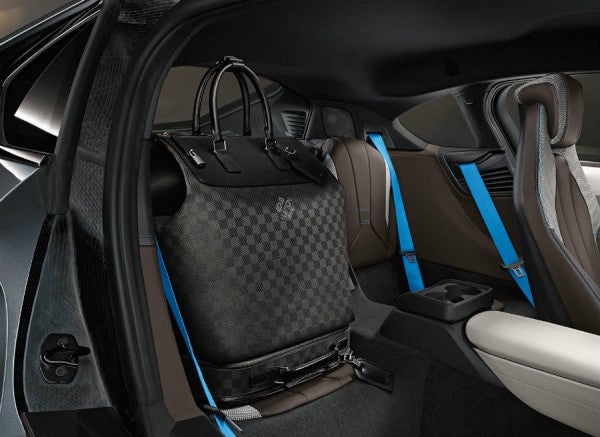 BMW i8 Louis Vuitton Louis Vuitton crea un juego de maletas a imagen y semejanza del BMW i8.