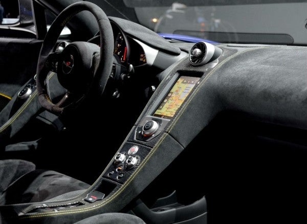 McLaren 650S Mitad coche de lujo, mitad coche de carreras. Así es el interior del McLaren 650S.