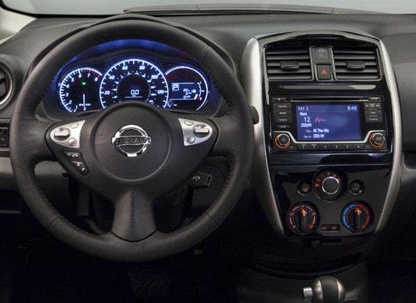 Nissan Note SR El interior del Nissan Note SR también tiene un toque más deportivo que la versión convencional.