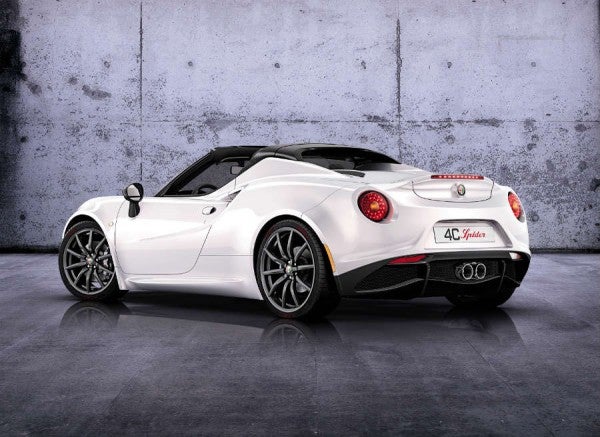Alfa Romeo 4C Spider El Alfa Romeo 4C Spider cuenta con una espectacular doble salida de embrague.