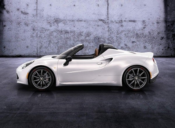 Alfa Romeo 4C Spider La longitud del Alfa Romero 4C Spider ronda los 4 metros.