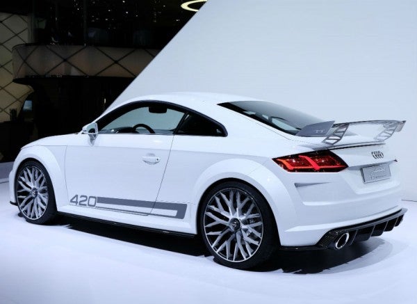 Audi TT Quattro Sport Concept El aspecto del Quattro Sport Concept es mucho más deportivo que el del TT convencional.