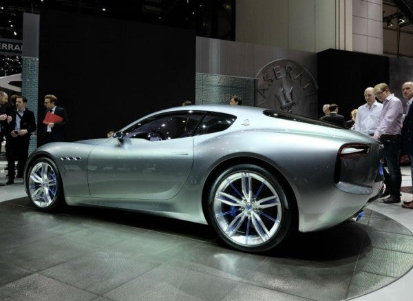 Maserati Alfieri El Alfieri cuenta con llantas de 20 pulgadas en la parte delantera y 21 en la trasera.