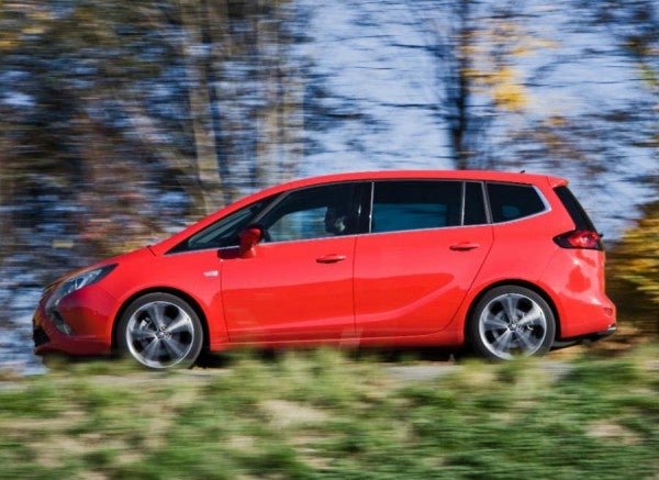 Opel Zafira Tourer El Opel Zafira cuenta ahora con el sistema de infoentretenimiento IntelliLink.