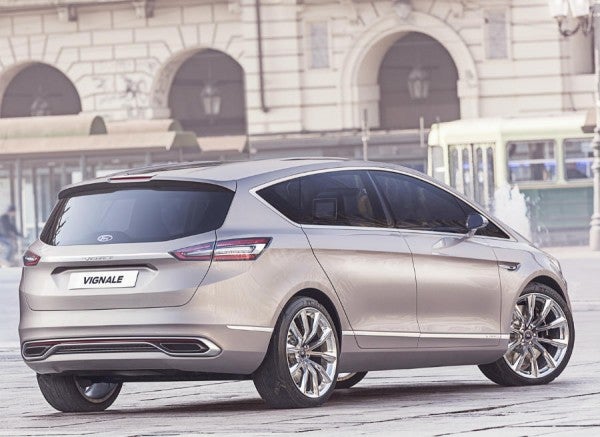 Ford S-Max Vignale Concept El aspecto del Ford S-Max Vignale Concept da un paso adelante en lo que a este tipo de coches se refiere.