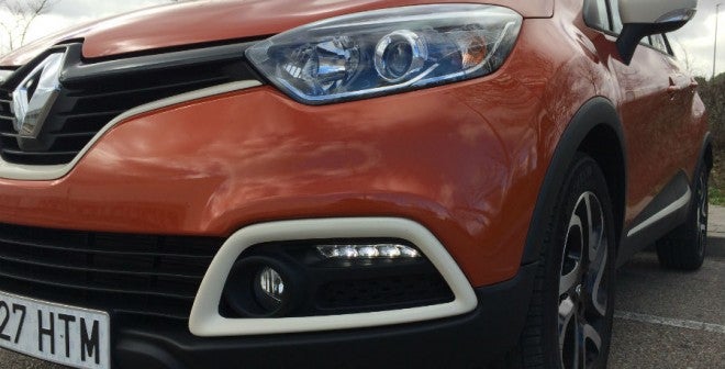 Renault Captur El conjunto formado por la parrilla y las ópticas delanteras le da un toque de agresividad al frontal del Renault Captur.