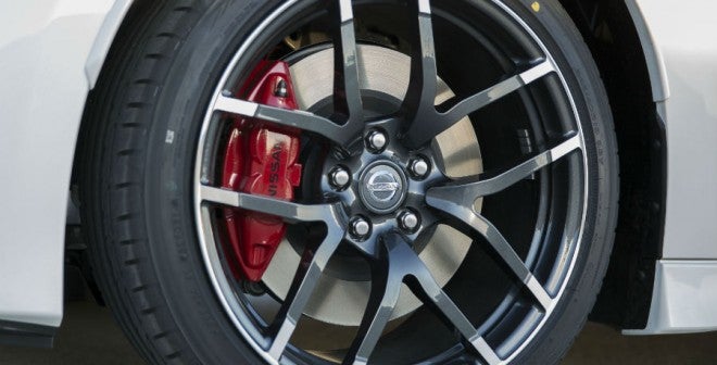 Nissan 370Z Nismo Las llantas de 19 pulgadas del Nissan 370Z Nismo 2015 son de nuevo diseño.