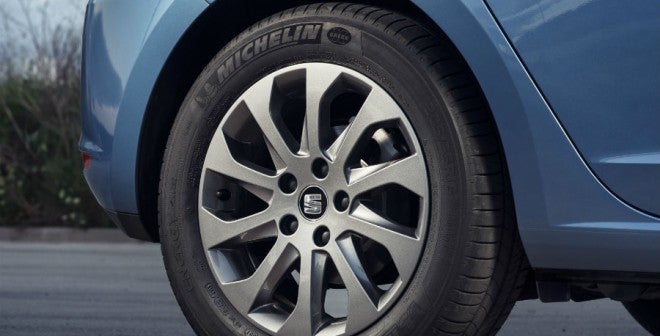 Seat Leon Ecomotive Las llantas de 16 pulgadas y unos neumáticos de baja fricción son dos de las señas de identidad del Seat León Ecomotive.