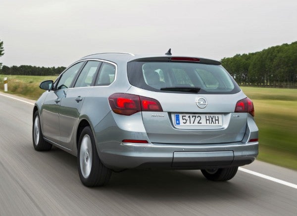 Opel Astra Sports Tourer La versión familiar del Astra tiene un precio de partida de 22.650 euros si lo equipamos con el motor 1.6 CDTI.