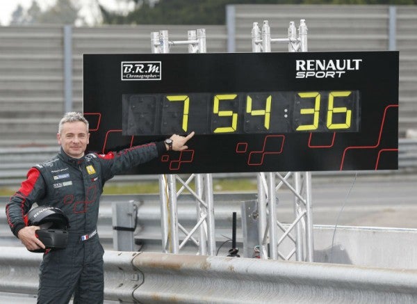 Renault Megane RS Para bajar de los 8 minutos en Nürburgring hacen falta además de un buen coche, unas grandes manos.
