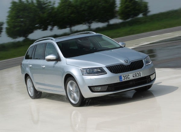 Skoda Octavia Combi 4x4 El Skoda Octavia Combi es uno de los cinco modelos Skoda que puede adoptar actualmente la tracción 4x4.