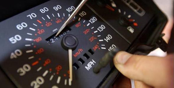 Las 9 luces más importantes del cuadro de instrumentos del coche que todo  conductor debe conocer