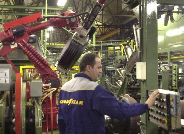 Neumáticos Cada uno de los siete pasos para la fabricación de un neumático es vital.