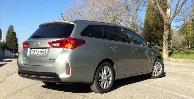 Toyota Auris ST La zaga, con sus inevitables formas al tratarse de un familiar, le hace perder atractivo visual al Auris ST respecto al convencional.