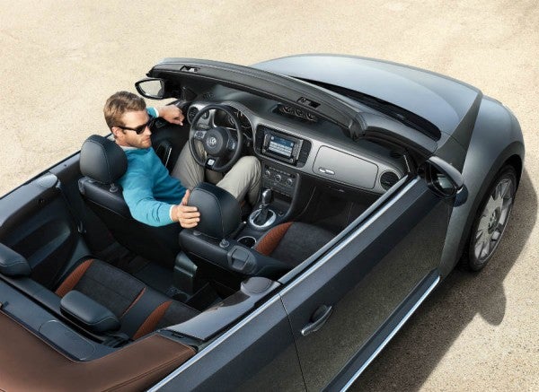 VW Beetle Cabrio Karmann El precio de partida del VW Beetle Cabrio Karmann roza los 30.000 euros.