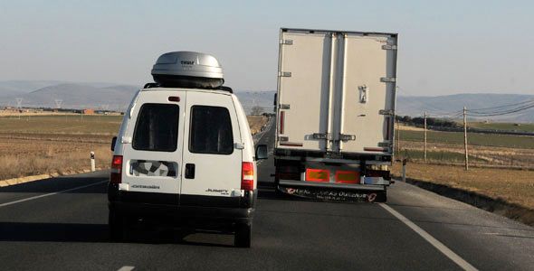 La DGT pide viajar con el coche en buen estado y la ITV en vigor La DGT pide viajar con el coche en buen estado y la ITV en vigor