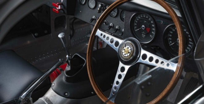 Jaguar E-Type Lightweight El interior del Jaguar E-Type Lightweight también respeta la tradición del modelo original.