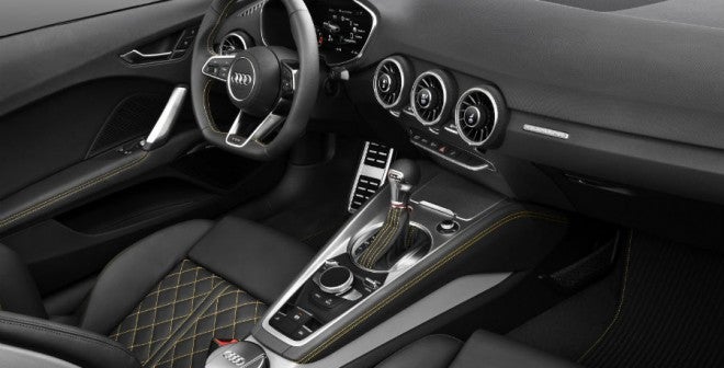 Audi TT Roadster El interior del Audi TTS Roadster es más deportivo que el de la versión convencional.