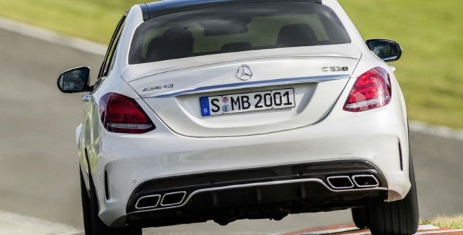 Mercedes C63 AMG Logotipo AMG y cuatro salidas de escape... pinta bien el nuevo vástago de Mercedes.