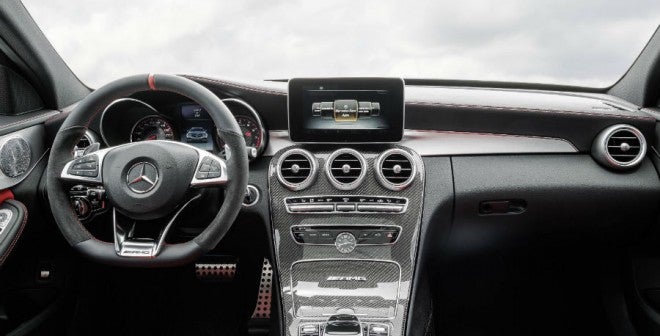 Mercedes C63 AMG El interior del Mercedes C63 AMG es casi más espectacular que el exterior.
