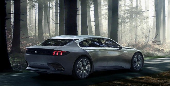 Peugeot Exalt El Peugeot Exalt tiene un motor híbrido que desarrolla 340 CV de potencia.