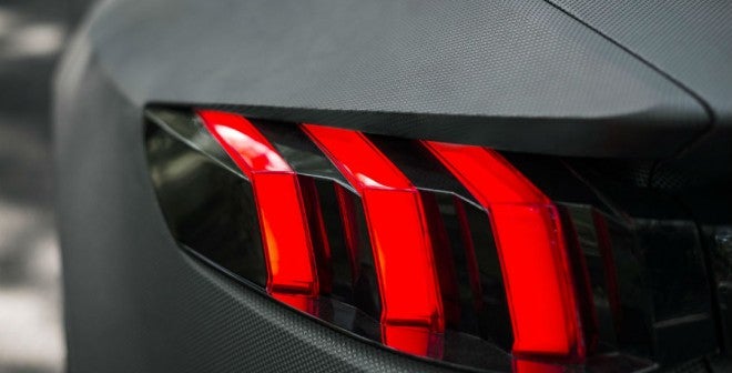 Peugeot Exalt ¿El zarpazo de un león? No, son las ópticas traseras del Peugeot Exalt.