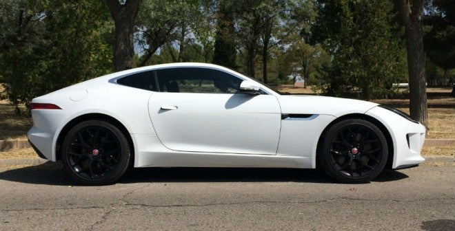 Jaguar F-Type El Jaguar F-Type es muy bajito.
