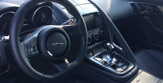 Jaguar F-Type El interior del Jaguar F-Type es tan o más espectacular que su exterior.