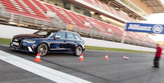 Audi Driving Experience La frenada de emergencia es una de las actividades más útiles que realizarás en la versión Sportcar del Audi Driving Experience.