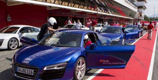 Audi R8 Los momentos previos a salir a pista con el Audi R8 hacen que tus pulsaciones suban.