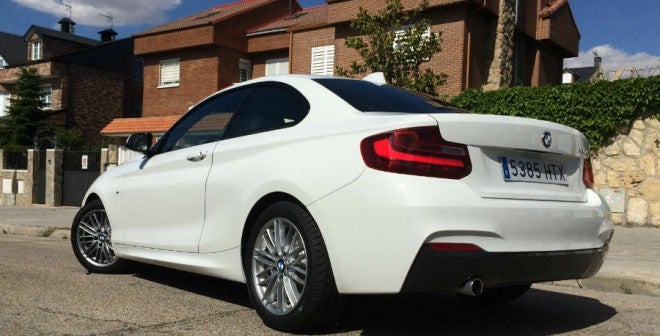 BMW-220i-Coupe El BMW 220i Coupé es el deportivo perfecto para un conductor joven.