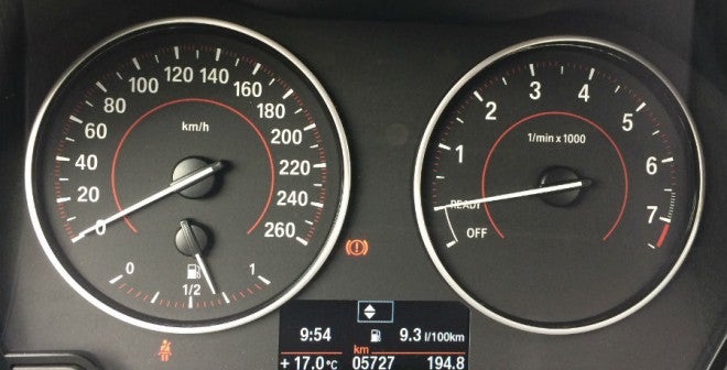 BMW-220i-Coupe El consumo de combustible, a pesar de lo que marca el ordenador de a bordo en el momento de la foto, quedó fijado al final de la semana en 8,7 l/100 km.