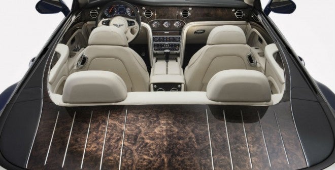 Bentley Grand Convertible El Bentley Grand Convertible tiene capacidad para cuatro pasajeros.