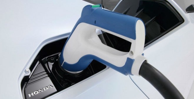 Honda FCV Concept El Honda FCV Concept es capaz de repostar completamente en tan solo 3 minutos.