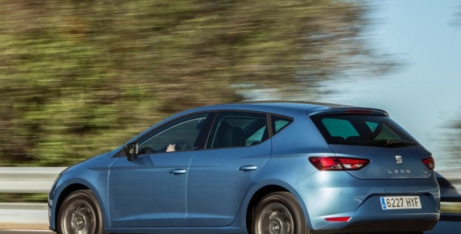 Seat Leon TGi Sumados los depósitos de GNC y gasolina el Leon cuenta con 1.300 km de autonomía.