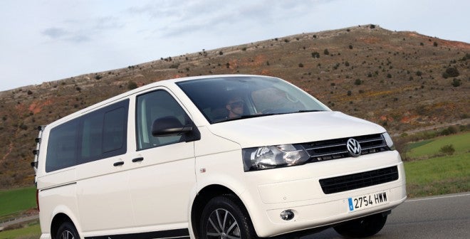 Volkswagen Multivan Outdoor Edition El Volkswagen Multivan Outdoor es un vehículo familiar enfocado al ocio y actividades al aire libre.