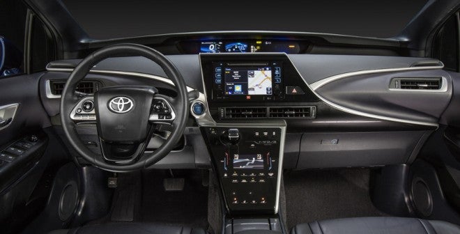 Toyota Mirai El Toyota Mirai cuenta con una pantalla de 4,5 pulgadas de cristal líquido.