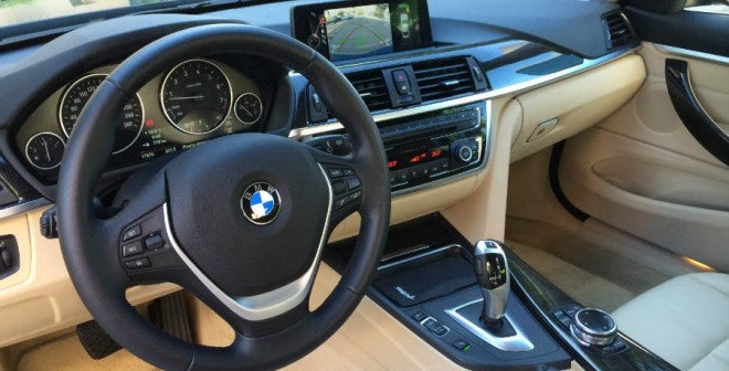 BMW-428i El interior del BMW Serie 4 con acabado Luxury cuenta con todo lujo de detalles.