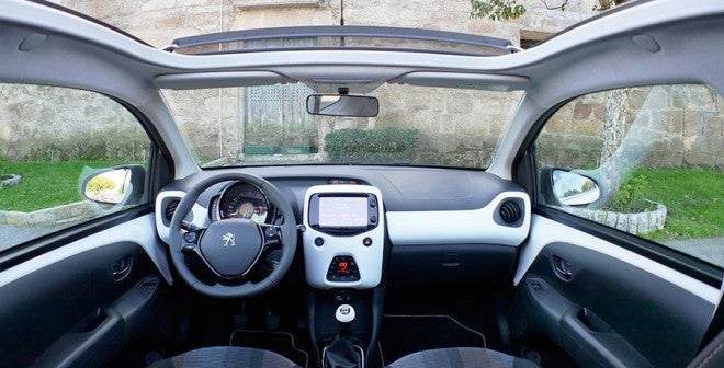 Peugeot 108 Top! Puretech 82 CV 2014 Peugeot 108 Top! Puretech 82 CV 2014, interior, Rubén Fidalgo