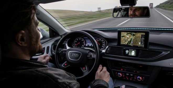 Audi CES A pesar del avance de la tecnología, tengo que reconocer que personalmente me daría miedo soltarme de pies y manos mientras mi coche anda...