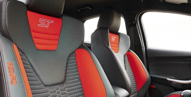 Ford Focus ST Ford nos da la opción de decorar los asientos del Focus ST a juego con la carrocería.