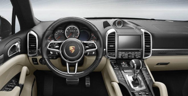 Porsche Cayenne Turbo S El Porsche Cayenne Turbo S estrena algunos elementos estéticos en su interior.